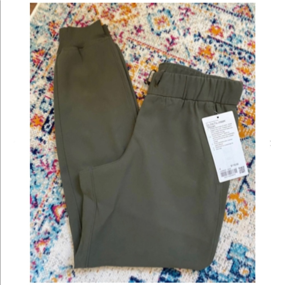 Lululemon On The Fly Jogger 28” Woven